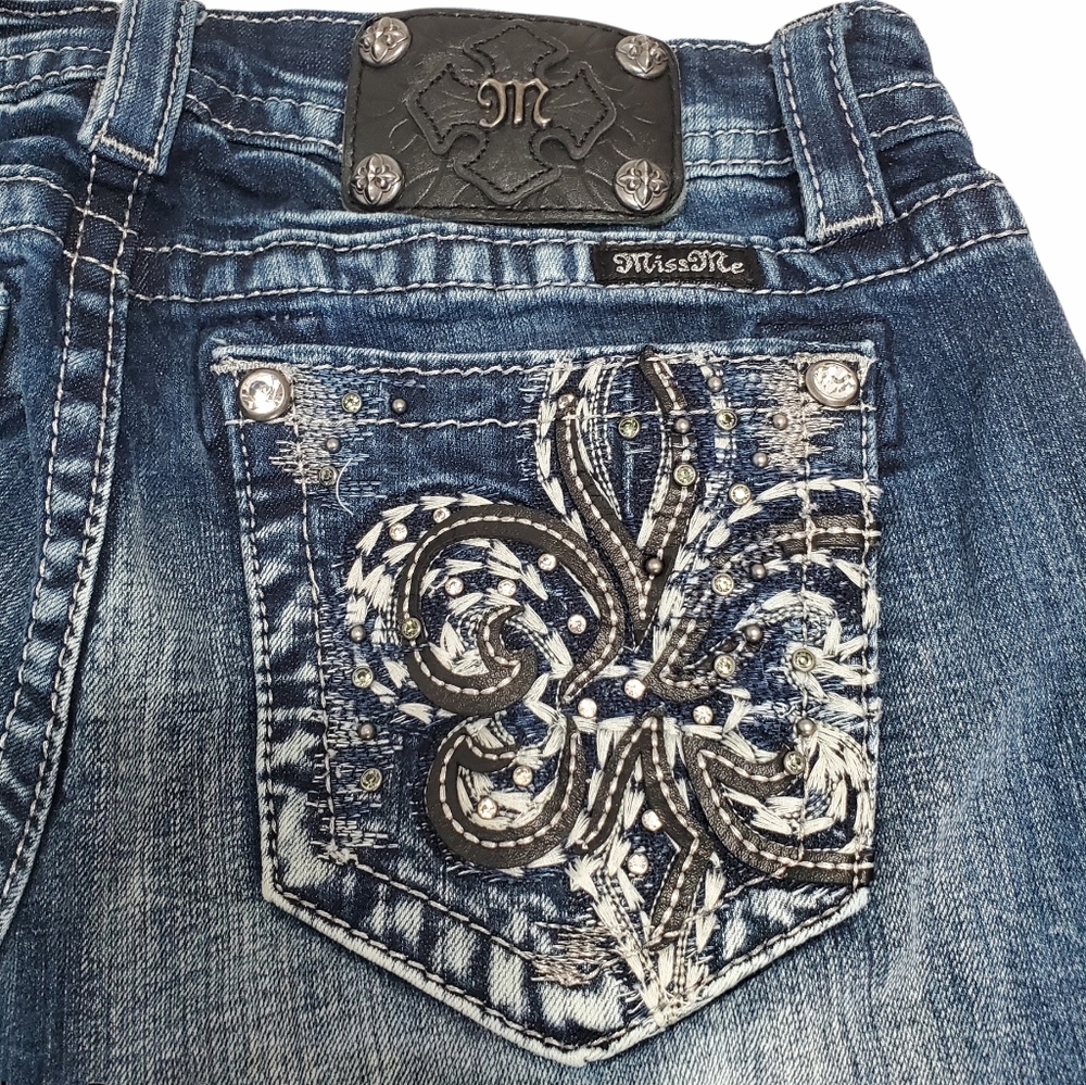 Miss Me Fleur de Lis Boyfriend Capri Jeans Size 28